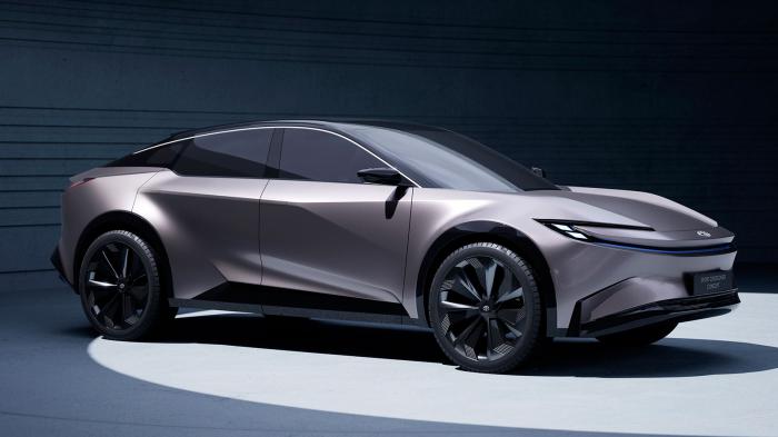 Το Sport Crossover δείχνει το νέο ηλεκτρικό της Toyota 